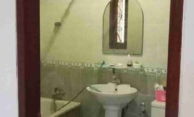 Di Jual Rumah cantik 2 lantai 4 kamar tidur siap huni strategis dekat  Renon