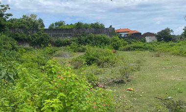 Tanah di jalan utama goa gong ungasan