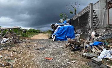 Tanah di jalan utama goa gong ungasan