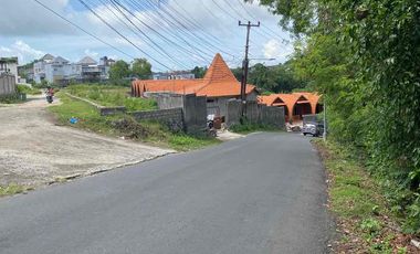 Tanah di jalan utama goa gong ungasan