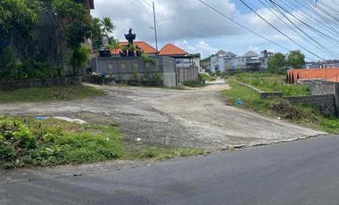 Tanah di jalan utama goa gong ungasan