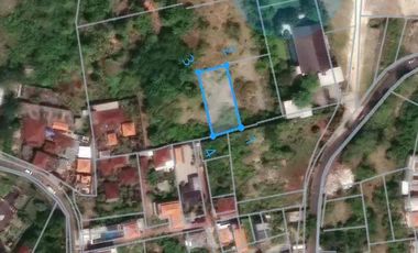 Tanah di jalan utama goa gong ungasan