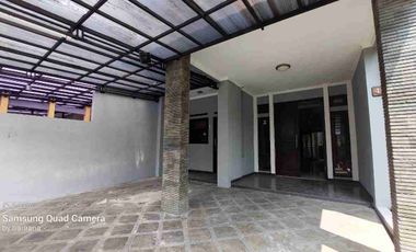 Disewakan Rumah Tinggal Luas di Golf Barat Arcamanik