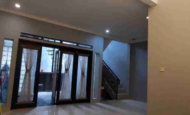 Disewakan Rumah Tinggal Luas di Golf Barat Arcamanik