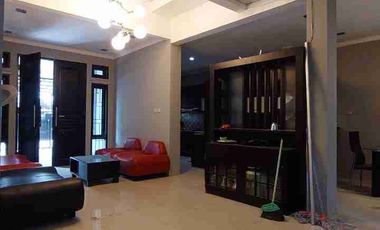 Disewakan Rumah Tinggal Luas di Golf Barat Arcamanik