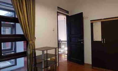 Disewakan Rumah Tinggal Luas di Golf Barat Arcamanik