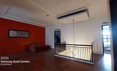 Disewakan Rumah Tinggal Luas di Golf Barat Arcamanik
