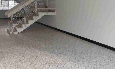 Vendo Bucaramanga barrio la floresta oportunidad amplia casa 5 alcobas, 8 frente por 21 fondo.