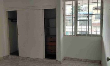 Vendo Bucaramanga barrio la floresta oportunidad amplia casa 5 alcobas, 8 frente por 21 fondo.