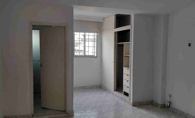 Vendo Bucaramanga barrio la floresta oportunidad amplia casa 5 alcobas, 8 frente por 21 fondo.