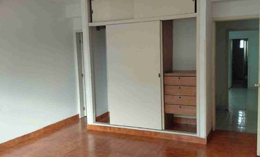 Vendo Bucaramanga barrio la floresta oportunidad amplia casa 5 alcobas, 8 frente por 21 fondo.