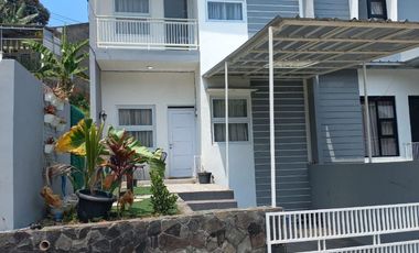 Dijual Rumah Semi Villa semi Furnished di jatihandap