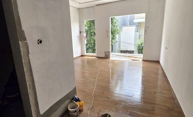 ANA RUMAH BARU UK 5X15M DI KOMPLEK TAMAN RATU