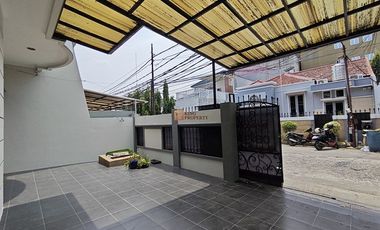 Disewakan Rumah Taman Permata Indah TPI 2 Lantai 8 x 19 m2 Furnished Lengkap & Terawat Siap Huni, Akses Dekat Pasar Teluk Gong Jakarta Utara