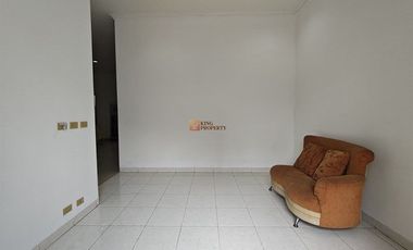 Disewakan Rumah Taman Permata Indah TPI 2 Lantai 8 x 19 m2 Furnished Lengkap & Terawat Siap Huni, Akses Dekat Pasar Teluk Gong Jakarta Utara