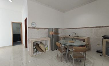Disewakan Rumah Taman Permata Indah TPI 2 Lantai 8 x 19 m2 Furnished Lengkap & Terawat Siap Huni, Akses Dekat Pasar Teluk Gong Jakarta Utara