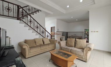 Disewakan Rumah Taman Permata Indah TPI 2 Lantai 8 x 19 m2 Furnished Lengkap & Terawat Siap Huni, Akses Dekat Pasar Teluk Gong Jakarta Utara
