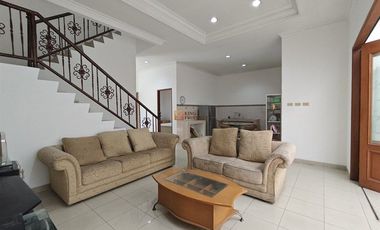 Disewakan Rumah Taman Permata Indah TPI 2 Lantai 8 x 19 m2 Furnished Lengkap & Terawat Siap Huni, Akses Dekat Pasar Teluk Gong Jakarta Utara