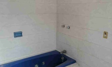 Casa con locales, Excelente propiedad!