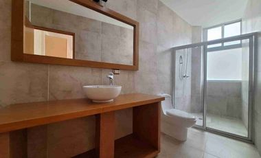 Se vende casa cerca de la Fuente de las 8 regiones, con vista panorámica