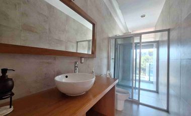 Se vende casa cerca de la Fuente de las 8 regiones, con vista panorámica