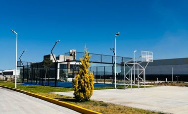 Increíble Residencia de 3 niveles con Pisos de Mármol, Rooftop y Terraza en Residencial Exclusivo