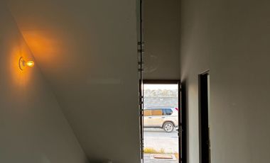 Increíble Residencia de 3 niveles con Pisos de Mármol, Rooftop y Terraza en Residencial Exclusivo