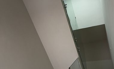 Increíble Residencia de 3 niveles con Pisos de Mármol, Rooftop y Terraza en Residencial Exclusivo