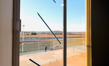 Increíble Residencia de 3 niveles con Pisos de Mármol, Rooftop y Terraza en Residencial Exclusivo