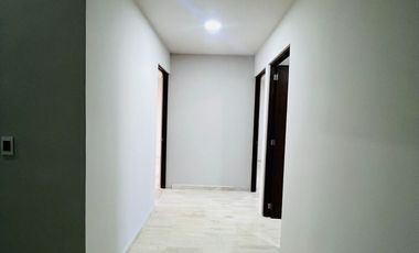 Increíble Residencia de 3 niveles con Pisos de Mármol, Rooftop y Terraza en Residencial Exclusivo