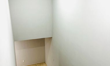 Increíble Residencia de 3 niveles con Pisos de Mármol, Rooftop y Terraza en Residencial Exclusivo