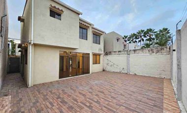 Casa de venta en Km5 vía Samborondon - Urb Mirasol