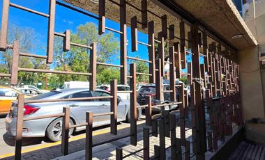 Proiedad comercial en renta, sobre Avenida Madero, justo frente al Palacio de Gobierno de la ciudad de Pachuca, Hidalgo.