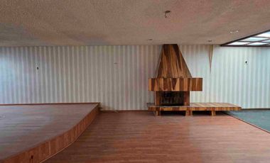 Proiedad comercial en renta, sobre Avenida Madero, justo frente al Palacio de Gobierno de la ciudad de Pachuca, Hidalgo.