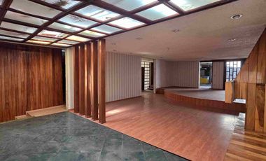 Proiedad comercial en renta, sobre Avenida Madero, justo frente al Palacio de Gobierno de la ciudad de Pachuca, Hidalgo.