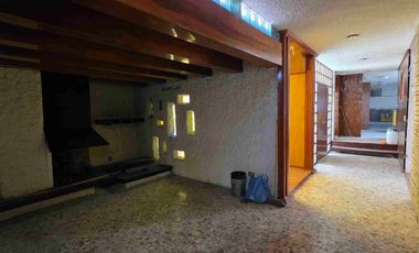 Proiedad comercial en renta, sobre Avenida Madero, justo frente al Palacio de Gobierno de la ciudad de Pachuca, Hidalgo.