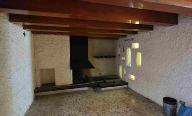 Proiedad comercial en renta, sobre Avenida Madero, justo frente al Palacio de Gobierno de la ciudad de Pachuca, Hidalgo.