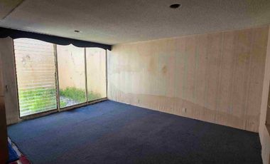 Proiedad comercial en renta, sobre Avenida Madero, justo frente al Palacio de Gobierno de la ciudad de Pachuca, Hidalgo.