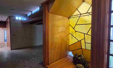 Proiedad comercial en renta, sobre Avenida Madero, justo frente al Palacio de Gobierno de la ciudad de Pachuca, Hidalgo.