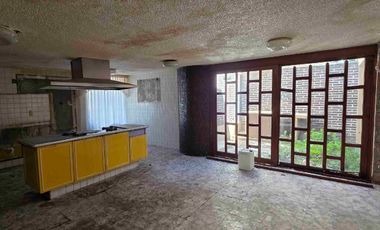 Proiedad comercial en renta, sobre Avenida Madero, justo frente al Palacio de Gobierno de la ciudad de Pachuca, Hidalgo.