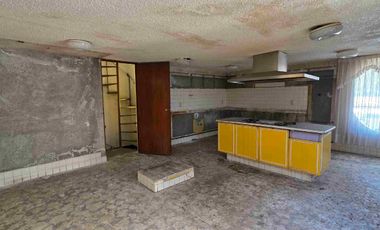 Proiedad comercial en renta, sobre Avenida Madero, justo frente al Palacio de Gobierno de la ciudad de Pachuca, Hidalgo.