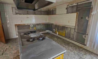 Proiedad comercial en renta, sobre Avenida Madero, justo frente al Palacio de Gobierno de la ciudad de Pachuca, Hidalgo.