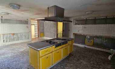 Proiedad comercial en renta, sobre Avenida Madero, justo frente al Palacio de Gobierno de la ciudad de Pachuca, Hidalgo.