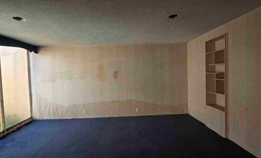 Proiedad comercial en renta, sobre Avenida Madero, justo frente al Palacio de Gobierno de la ciudad de Pachuca, Hidalgo.