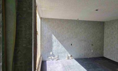 Proiedad comercial en renta, sobre Avenida Madero, justo frente al Palacio de Gobierno de la ciudad de Pachuca, Hidalgo.