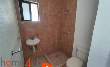 Casa en condominio con cuarto de servicio independiente.