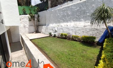 Casa en condominio con cuarto de servicio independiente.