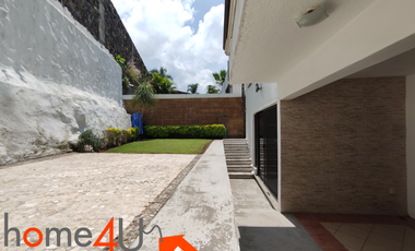 Casa en condominio con cuarto de servicio independiente.