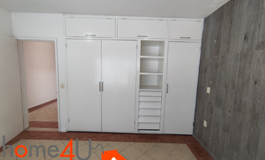 Casa en condominio con cuarto de servicio independiente.