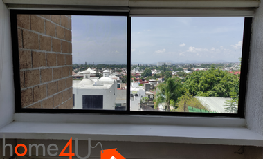 Casa en condominio con cuarto de servicio independiente.